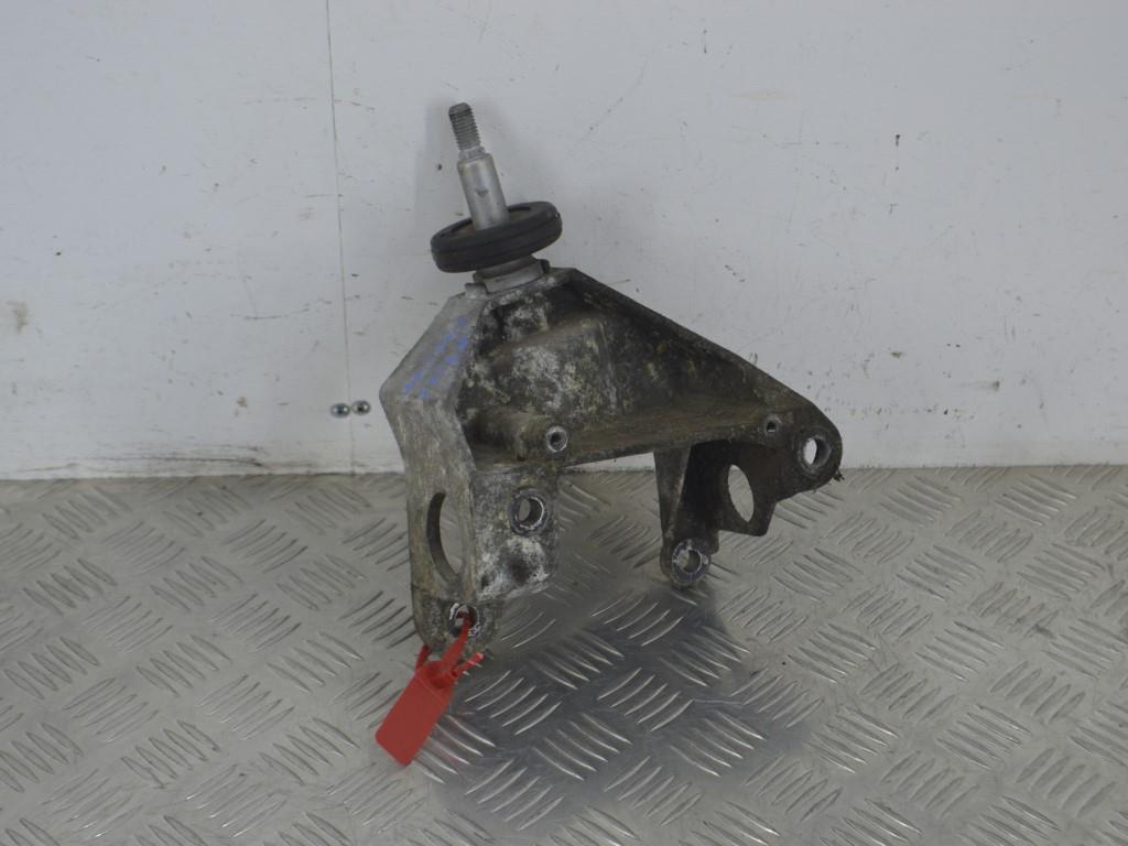 Кронштейн КПП Renault Master 2 (1998-2010) 8200027178