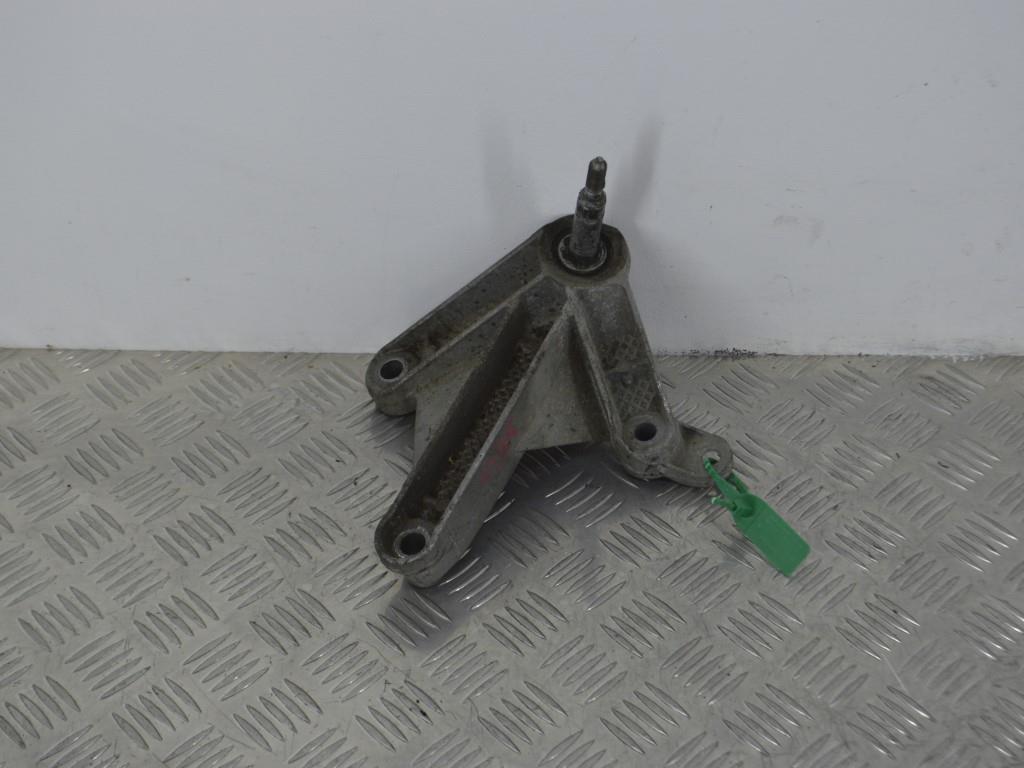 Кронштейн КПП Renault Sandero 1 (2009-2014) 8200043084, 8200457080