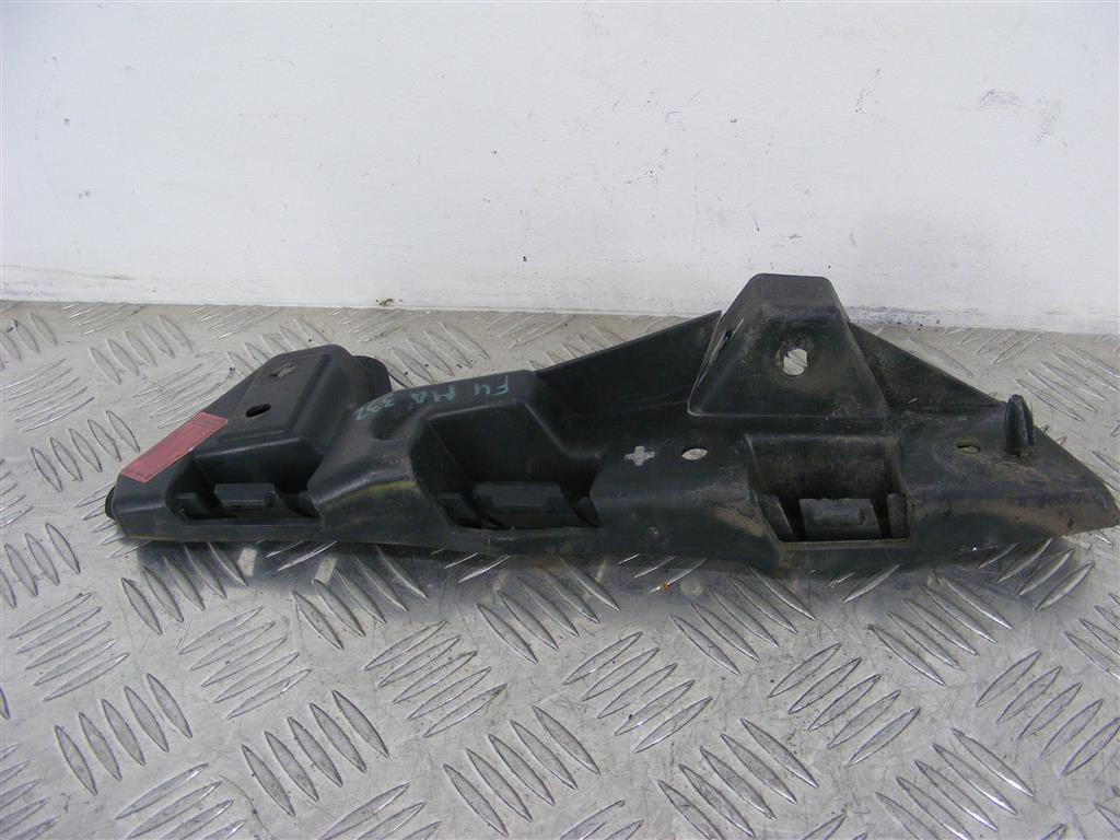 Кронштейн крепления бампера переднего