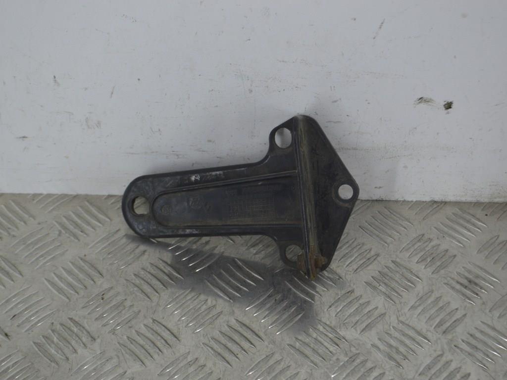 Кронштейн крепления бампера переднего