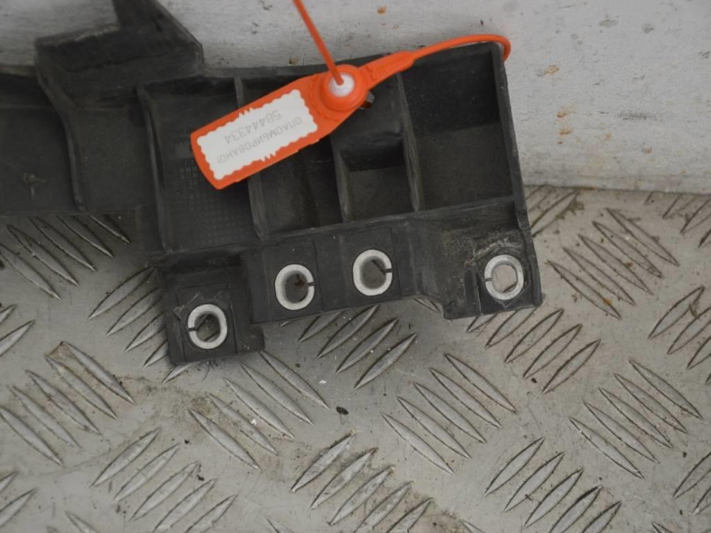 Кронштейн крепления бампера переднего