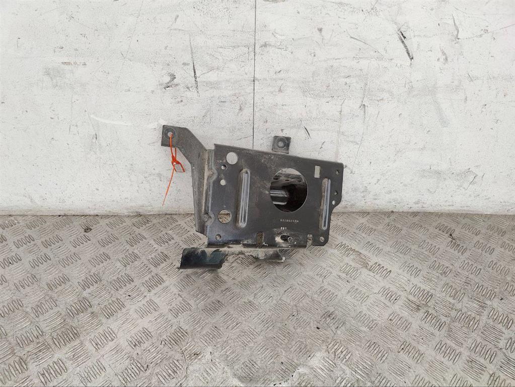 Кронштейн крепления бампера переднего