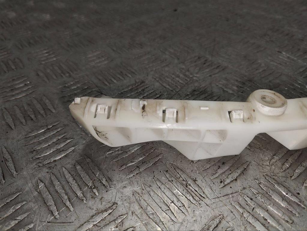 Кронштейн крепления бампера переднего