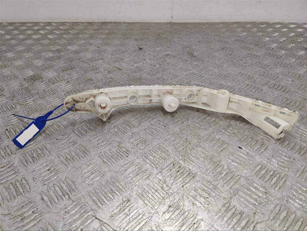 Кронштейн крепления бампера переднего