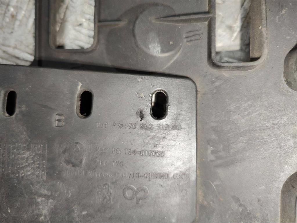 Кронштейн крепления бампера переднего