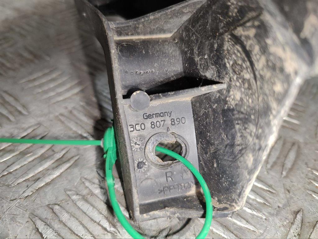 Кронштейн крепления бампера переднего