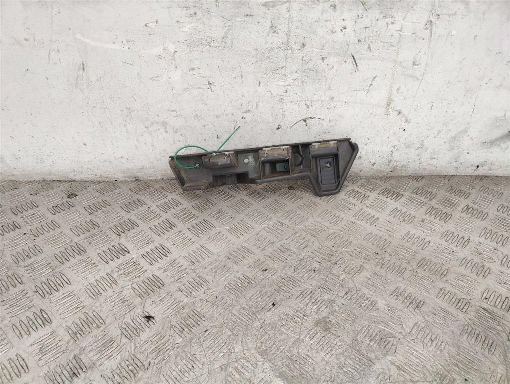 Кронштейн крепления бампера переднего