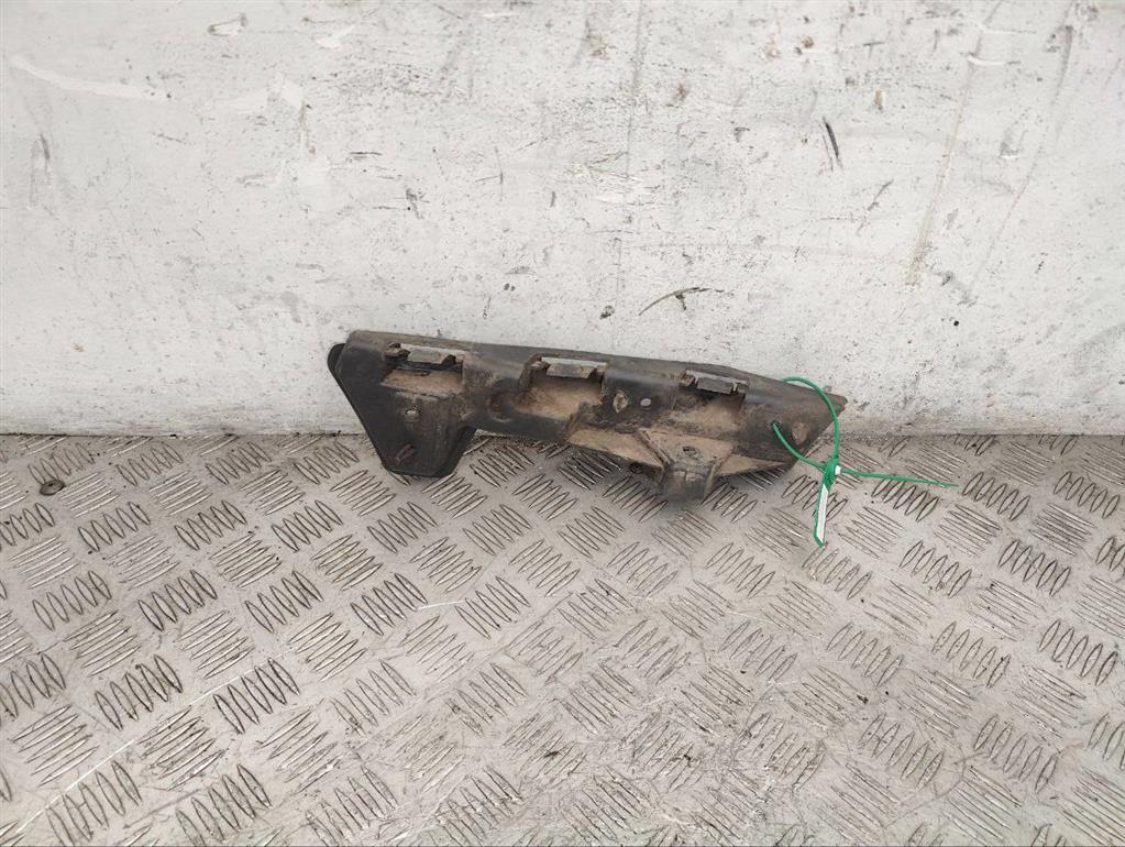 Кронштейн крепления бампера переднего