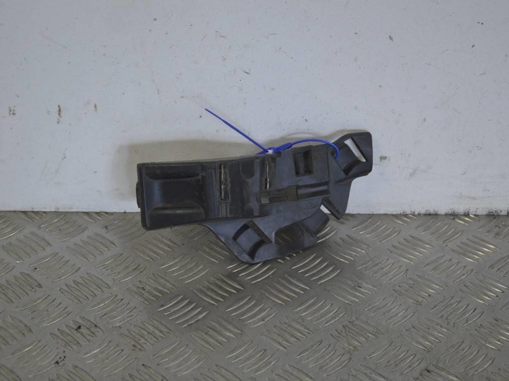 Кронштейн крепления бампера переднего