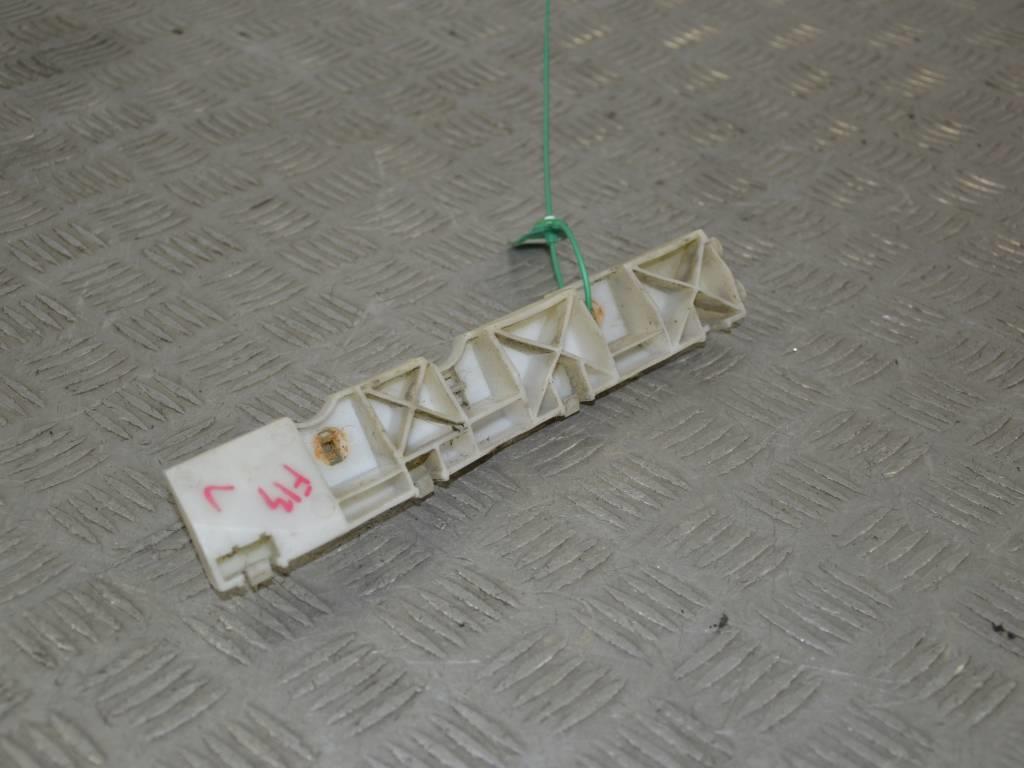 Кронштейн крепления бампера переднего