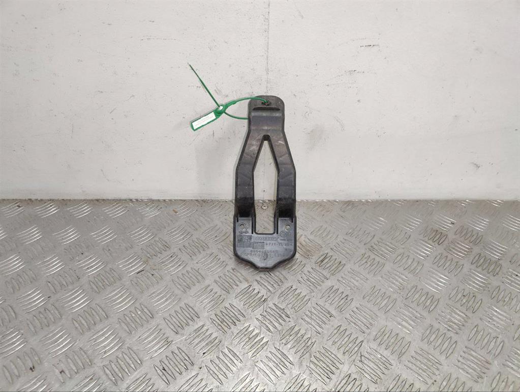 Кронштейн крепления бампера заднего