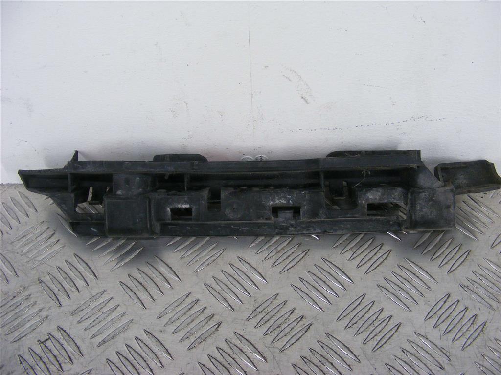 Кронштейн крепления крыла переднего левого