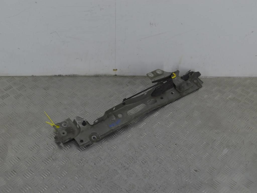 Кронштейн крепления крыла переднего левого Renault Megane 2 (2002-2008) 8200268139
