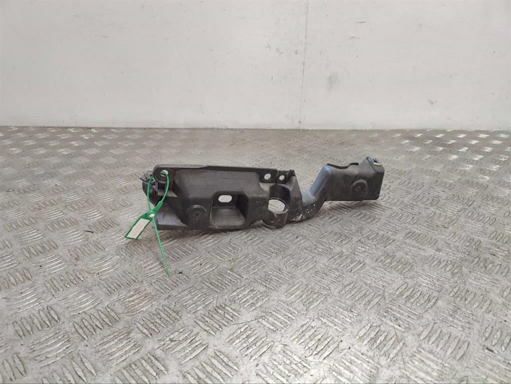 Кронштейн крепления крыла переднего левого