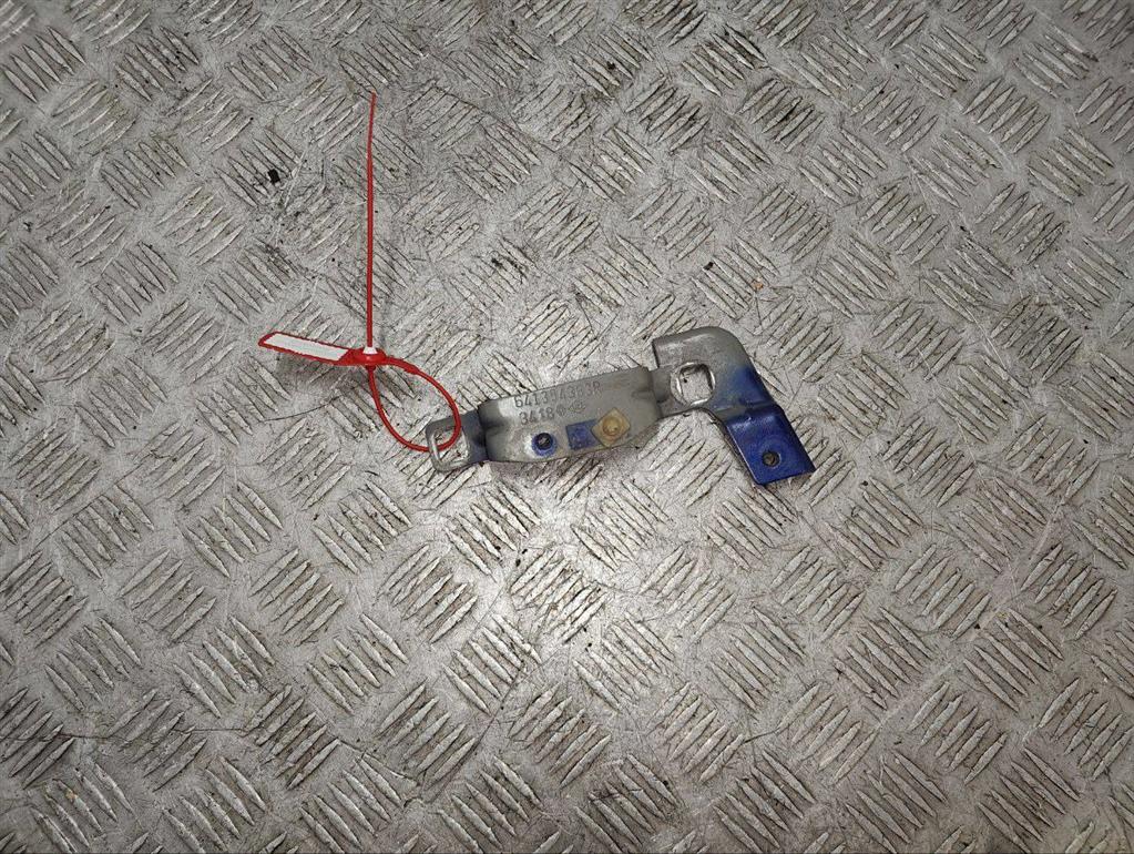 Кронштейн крепления крыла переднего левого