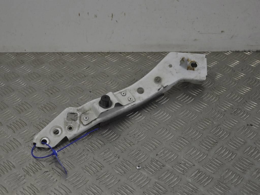Кронштейн крепления крыла переднего левого