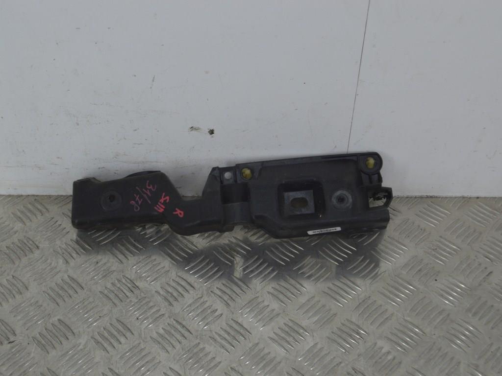 Кронштейн крепления крыла переднего правого