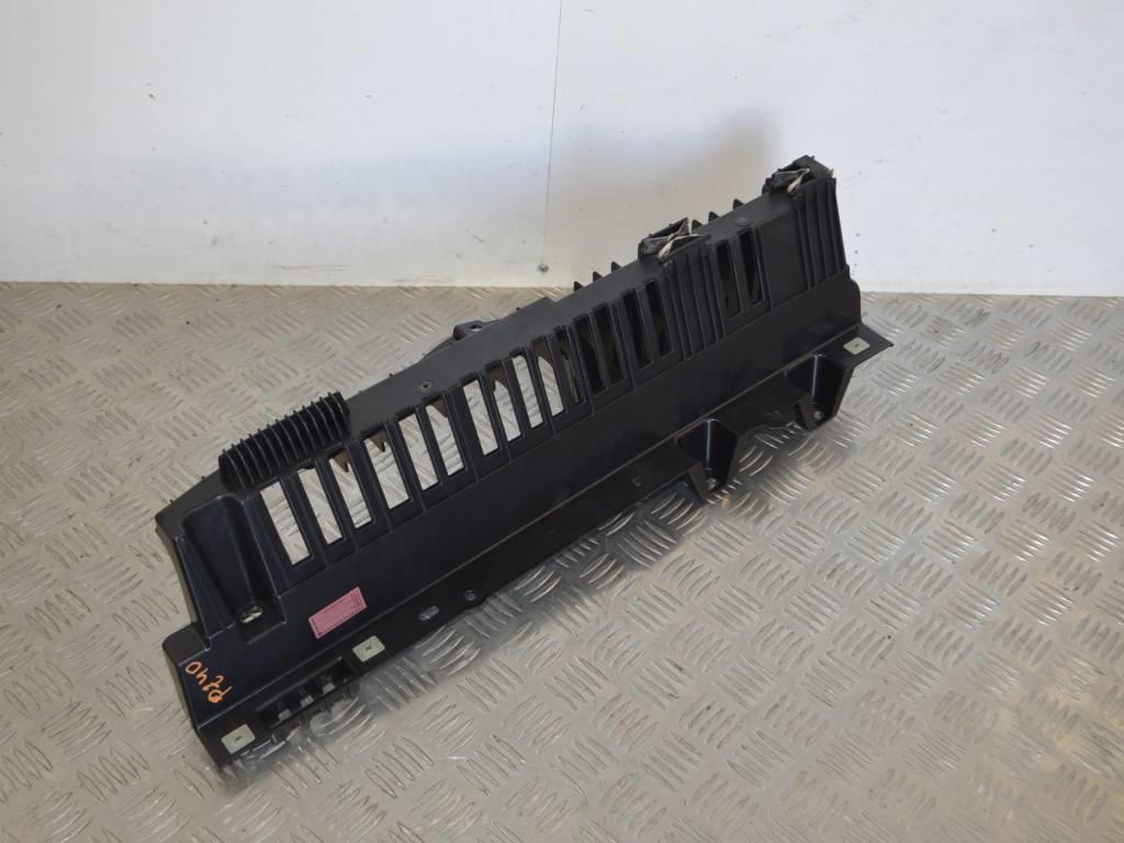 Кронштейн полки багажника