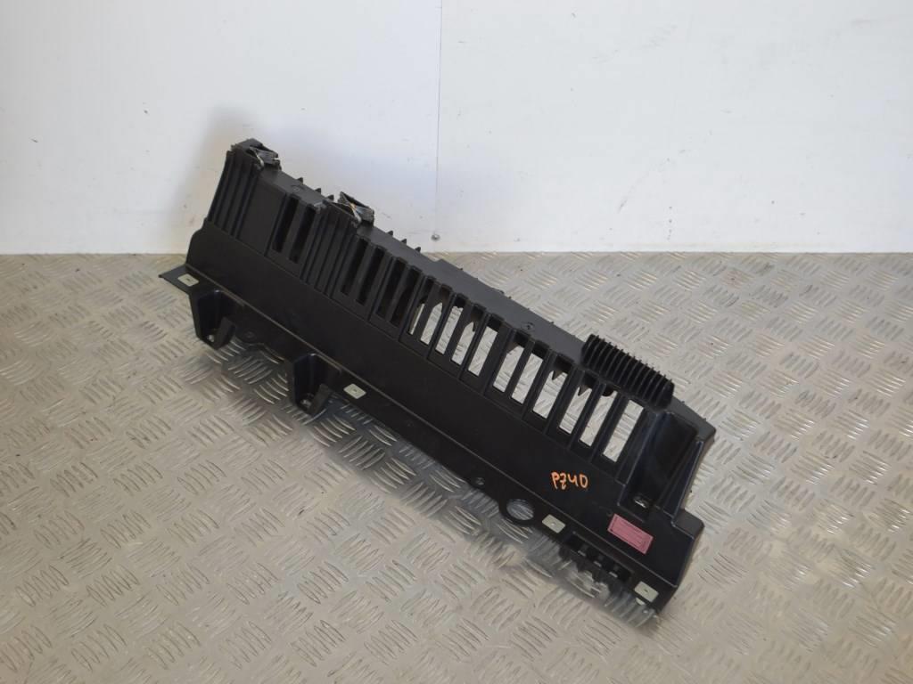 Кронштейн полки багажника