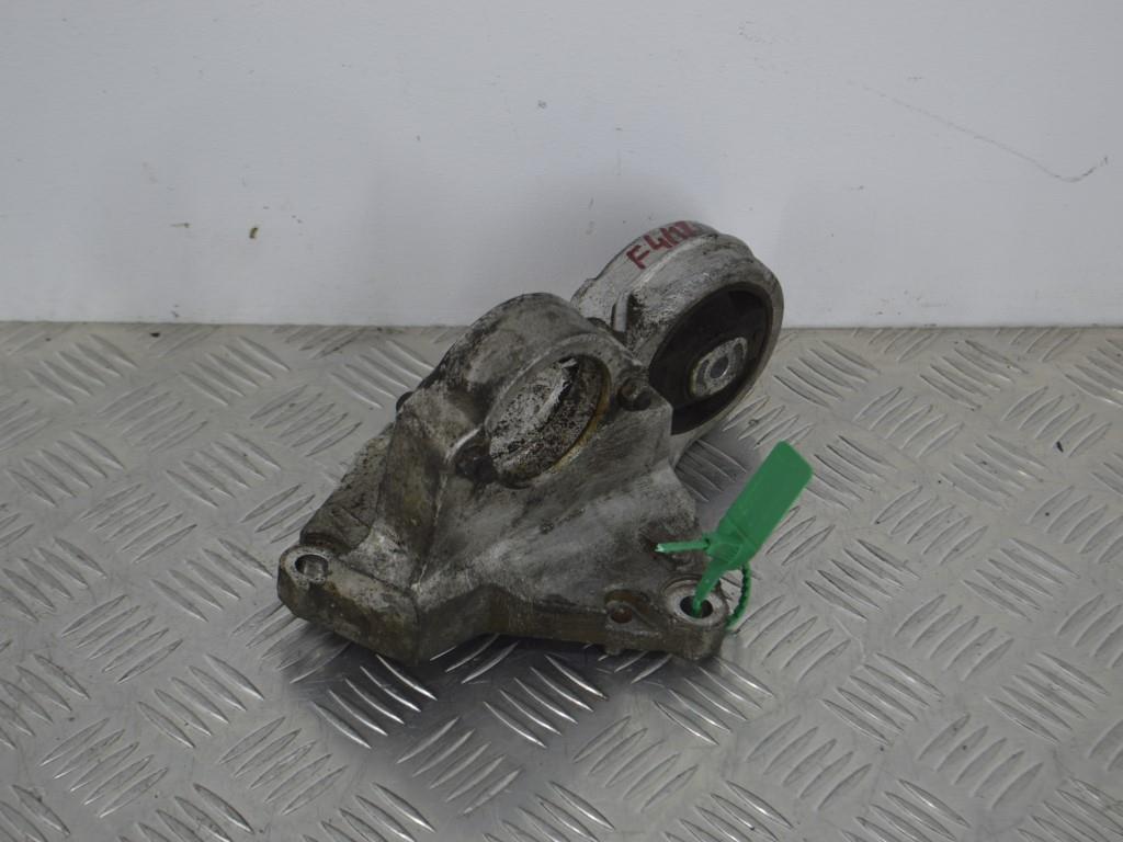 Кронштейн полуоси