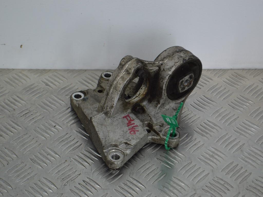 Кронштейн полуоси