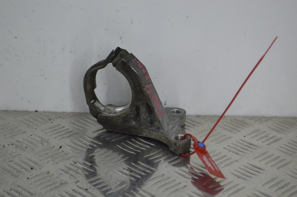 Кронштейн полуоси