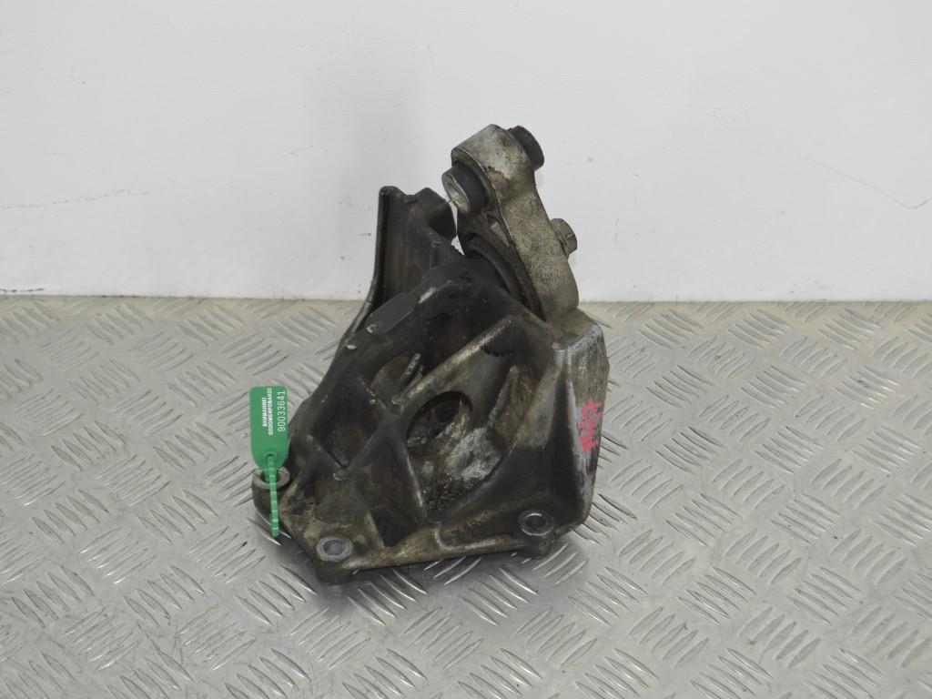 Кронштейн полуоси