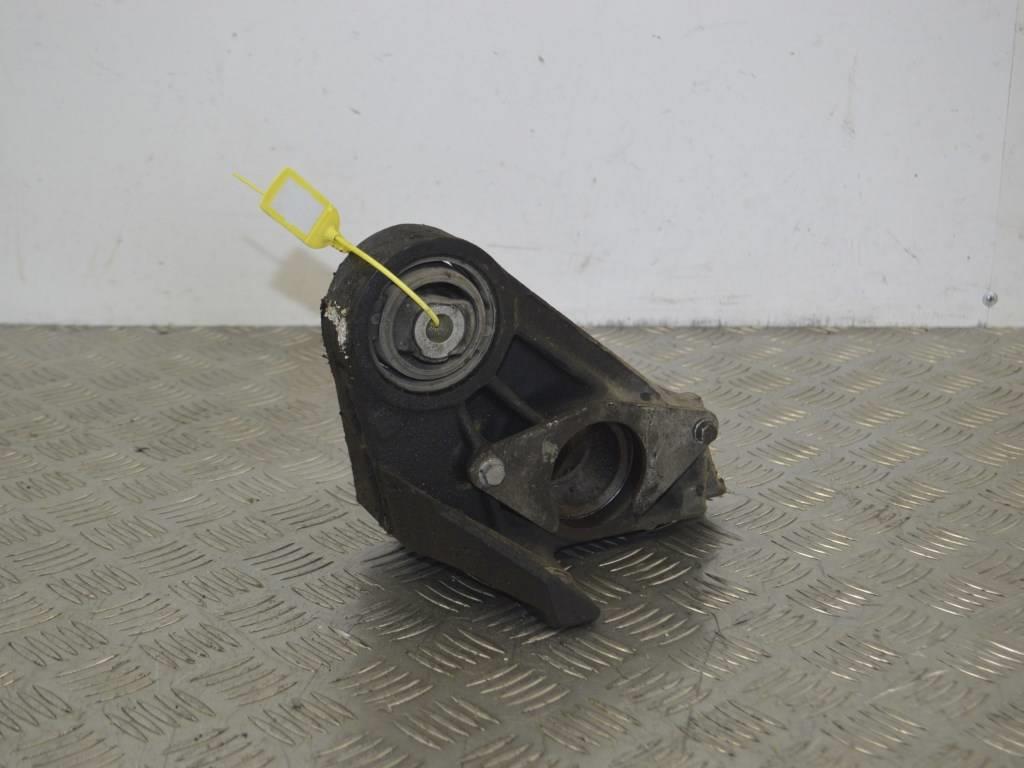 Кронштейн полуоси Renault Laguna 1 (1993-2001)