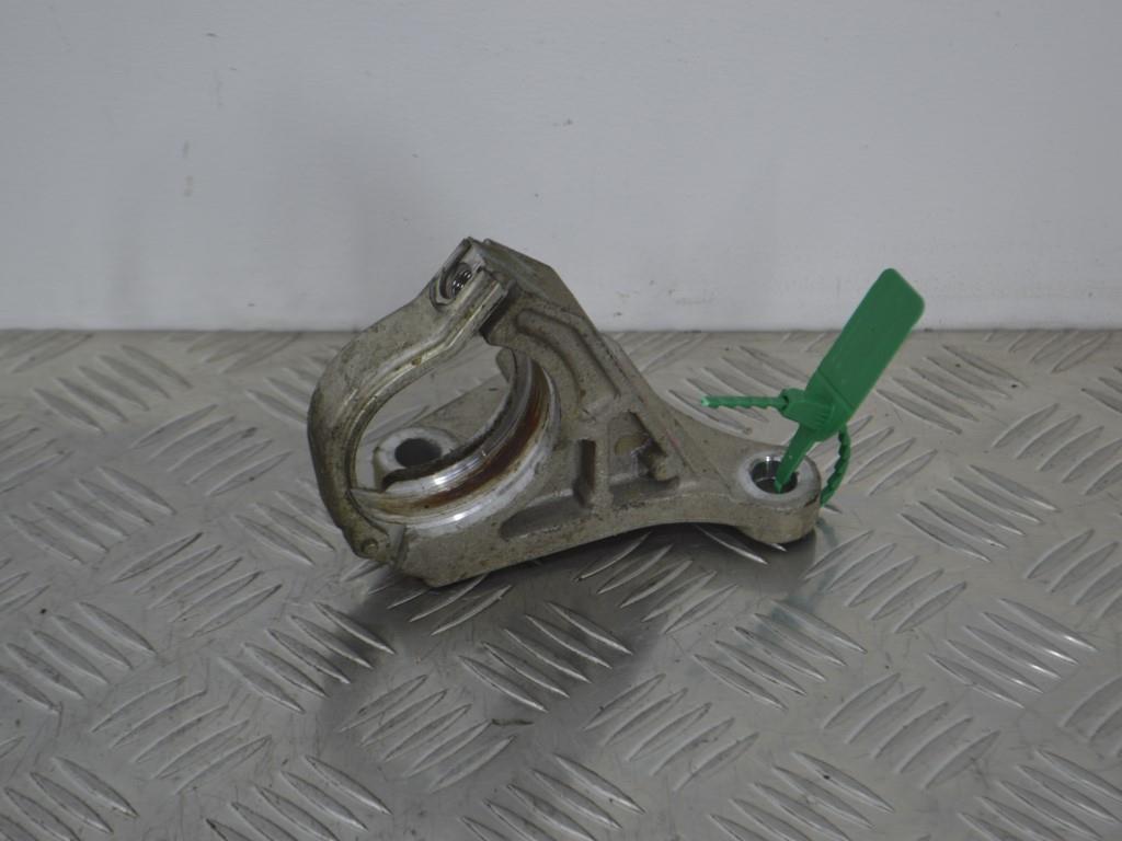 Кронштейн полуоси