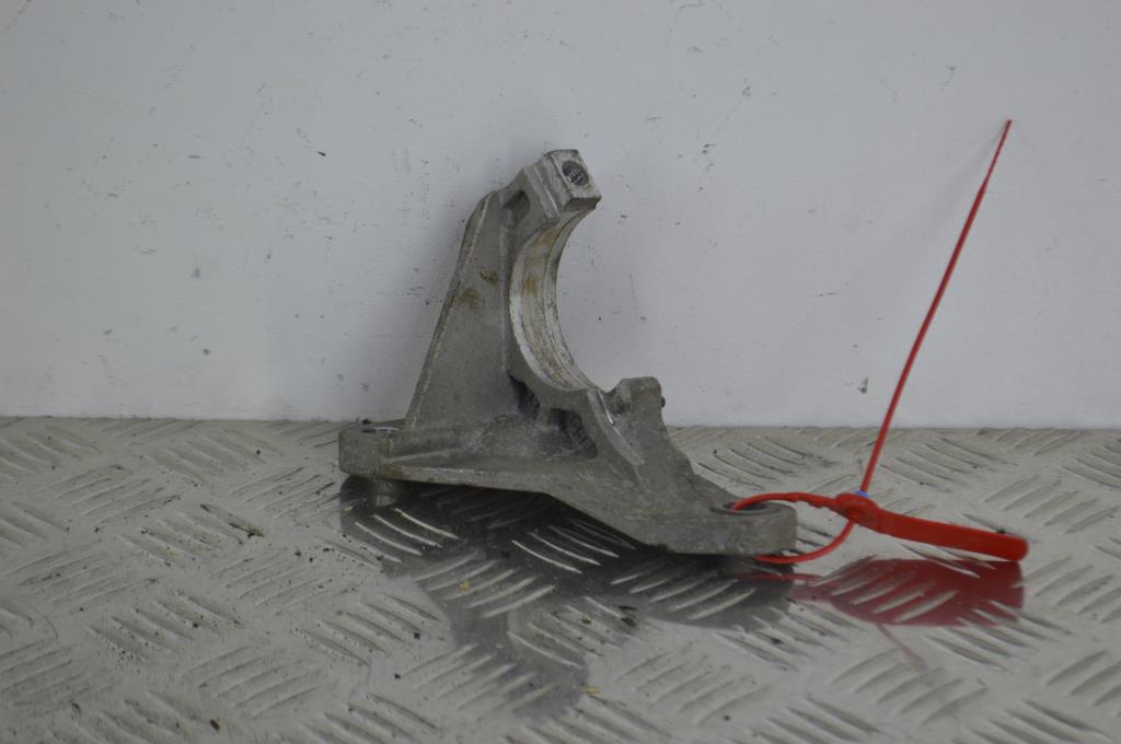 Кронштейн полуоси