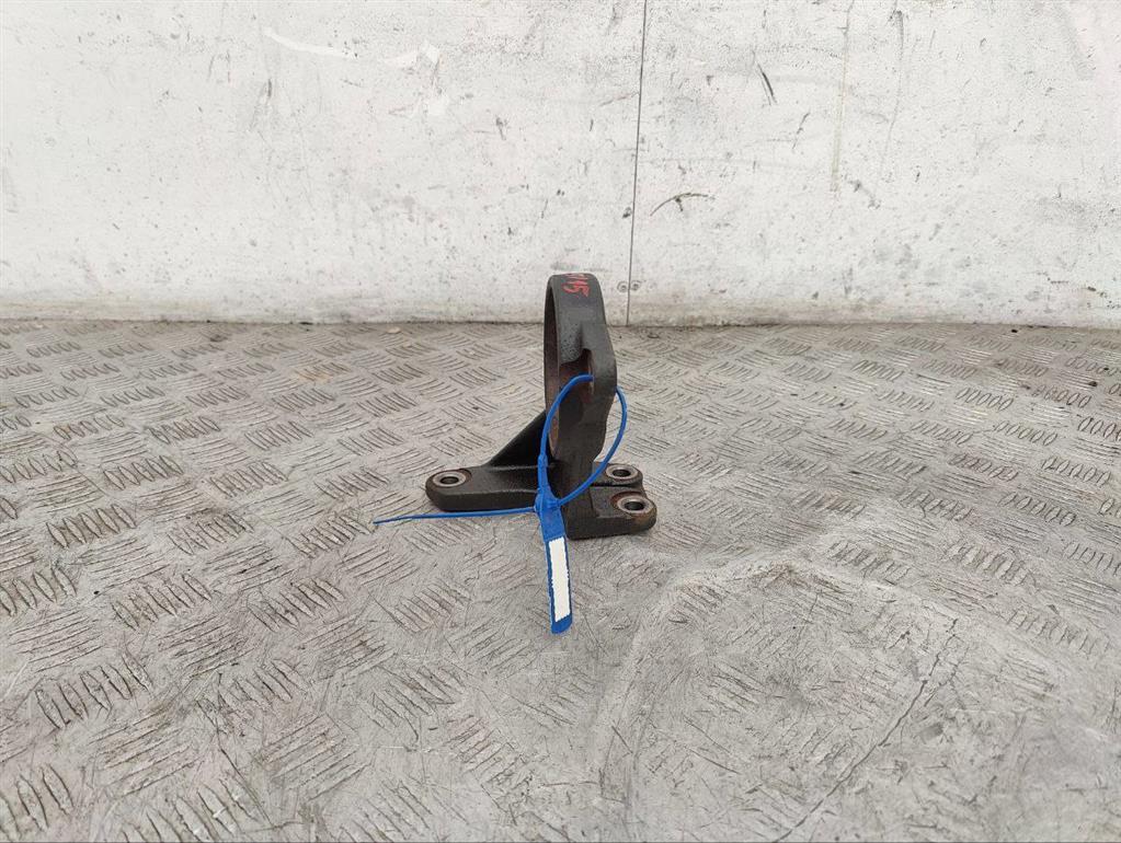 Кронштейн полуоси