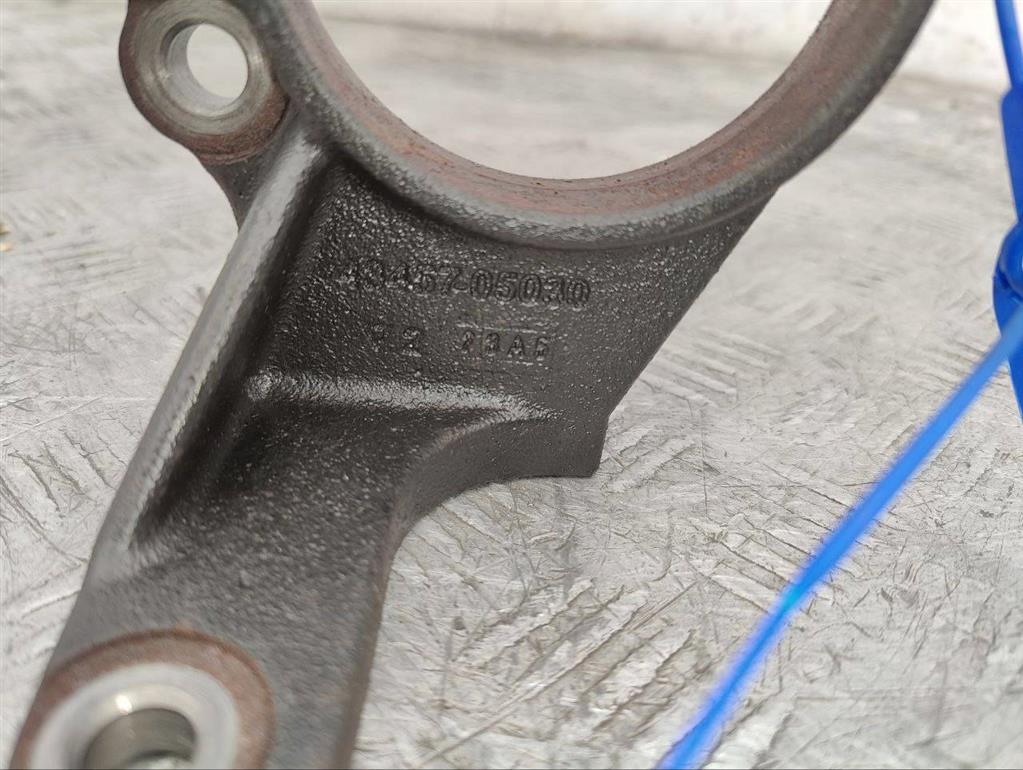 Кронштейн полуоси