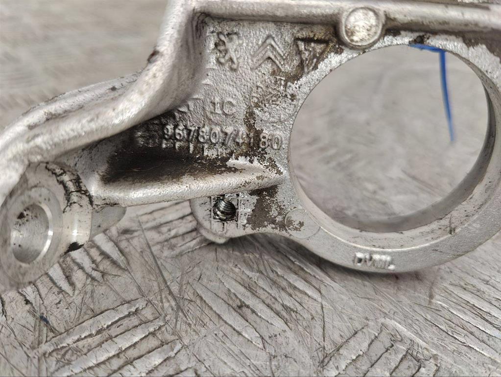 Кронштейн полуоси