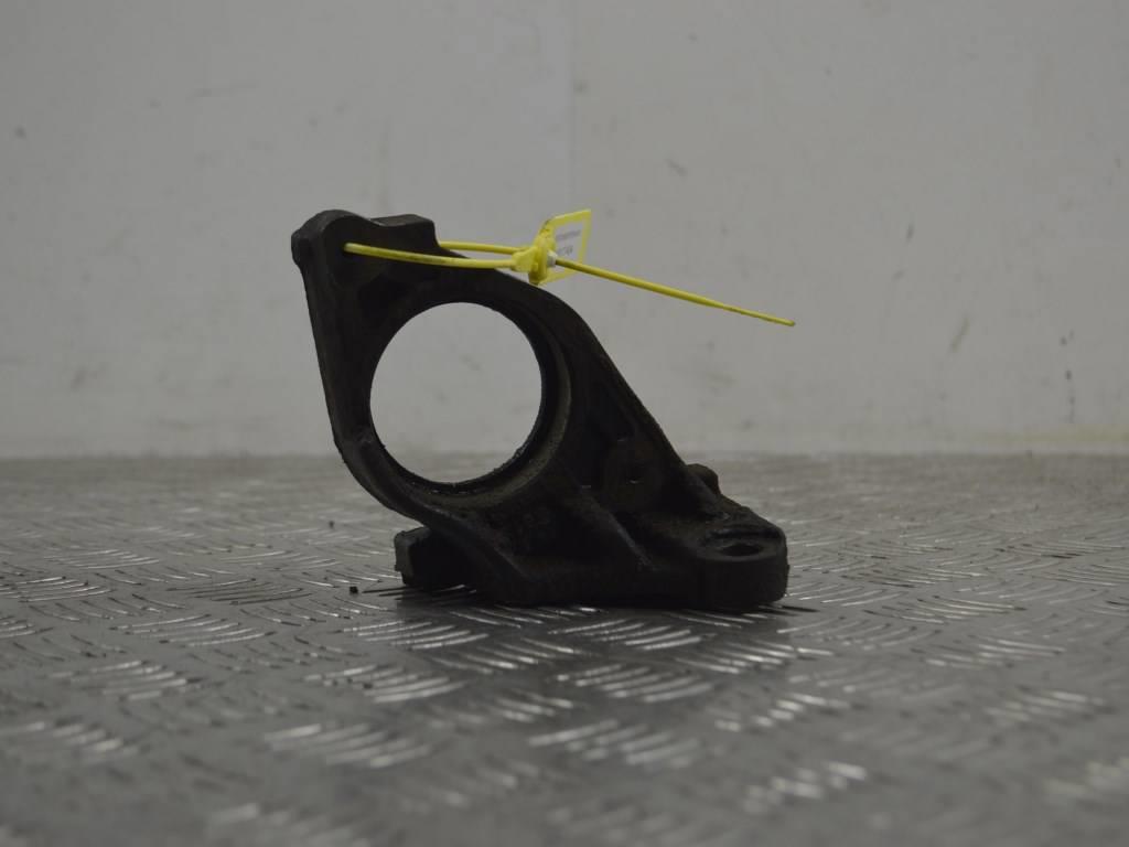 Кронштейн полуоси