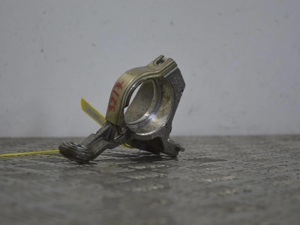 Кронштейн полуоси