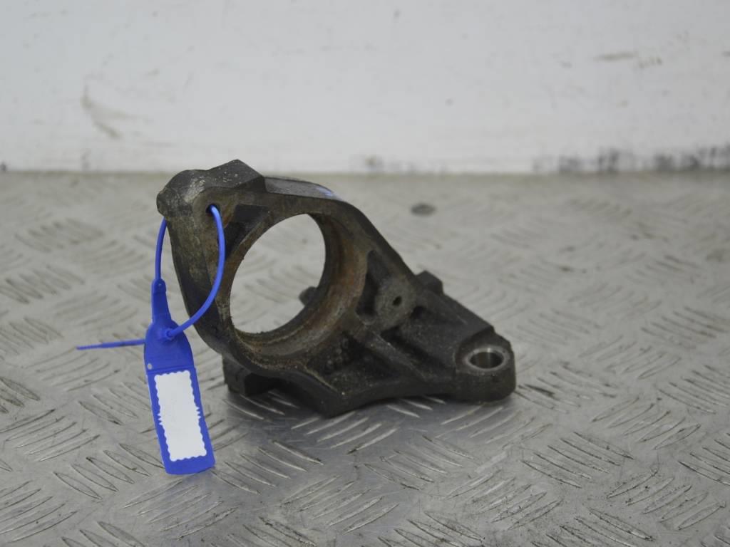 Кронштейн полуоси