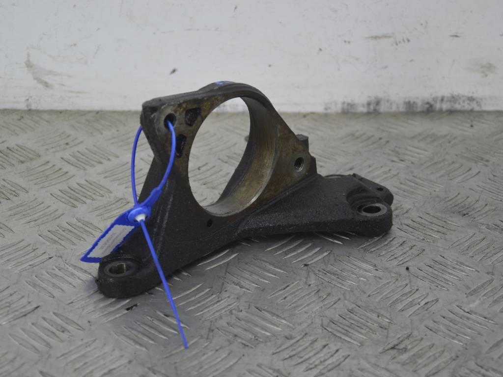 Кронштейн полуоси