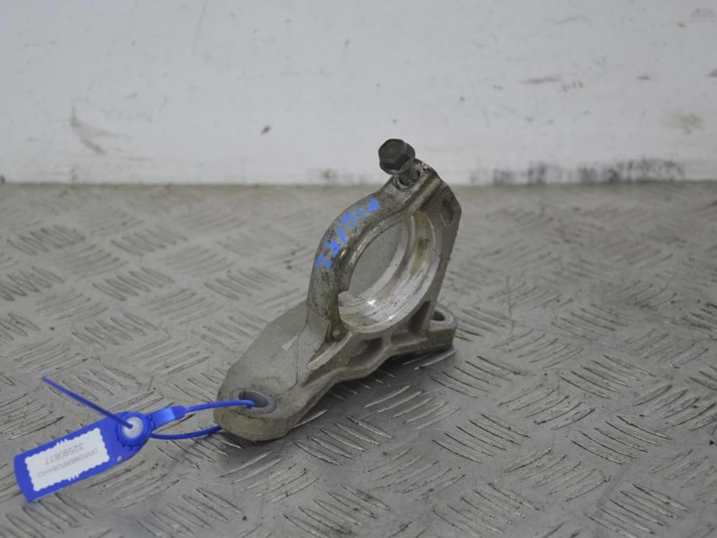 Кронштейн полуоси