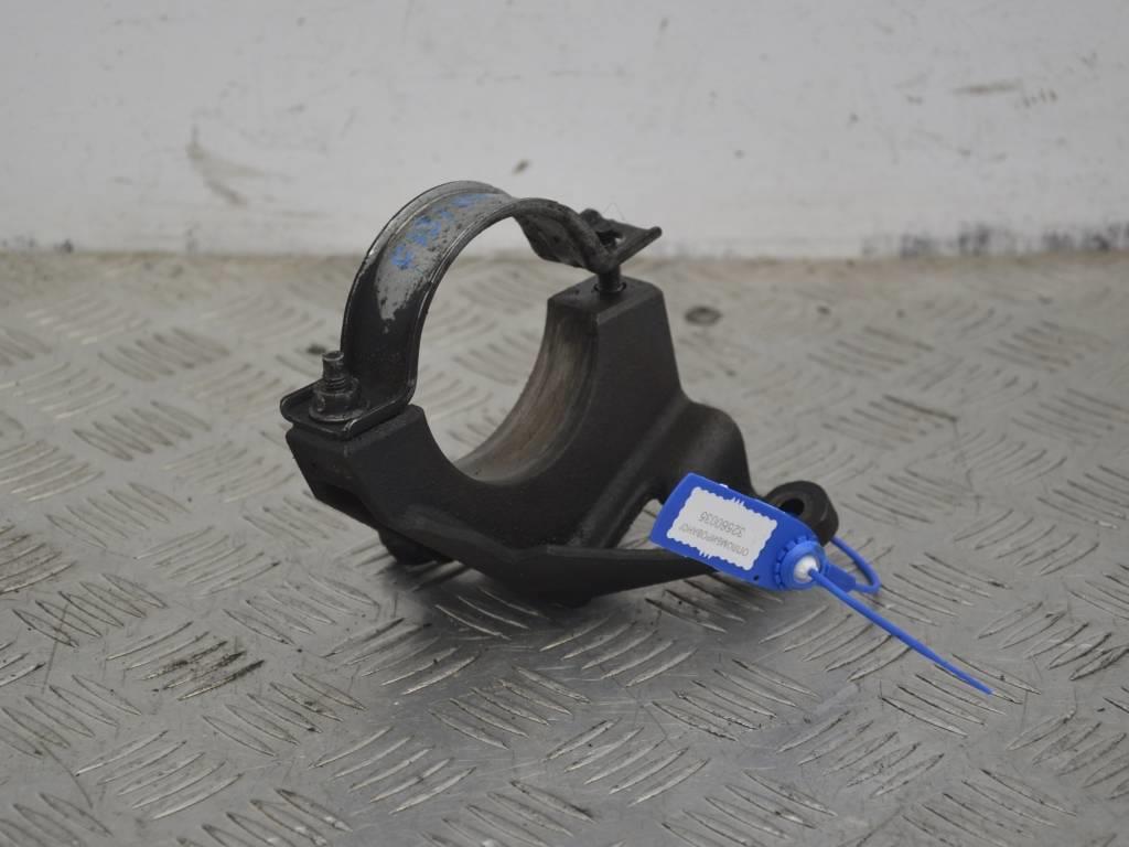 Кронштейн полуоси