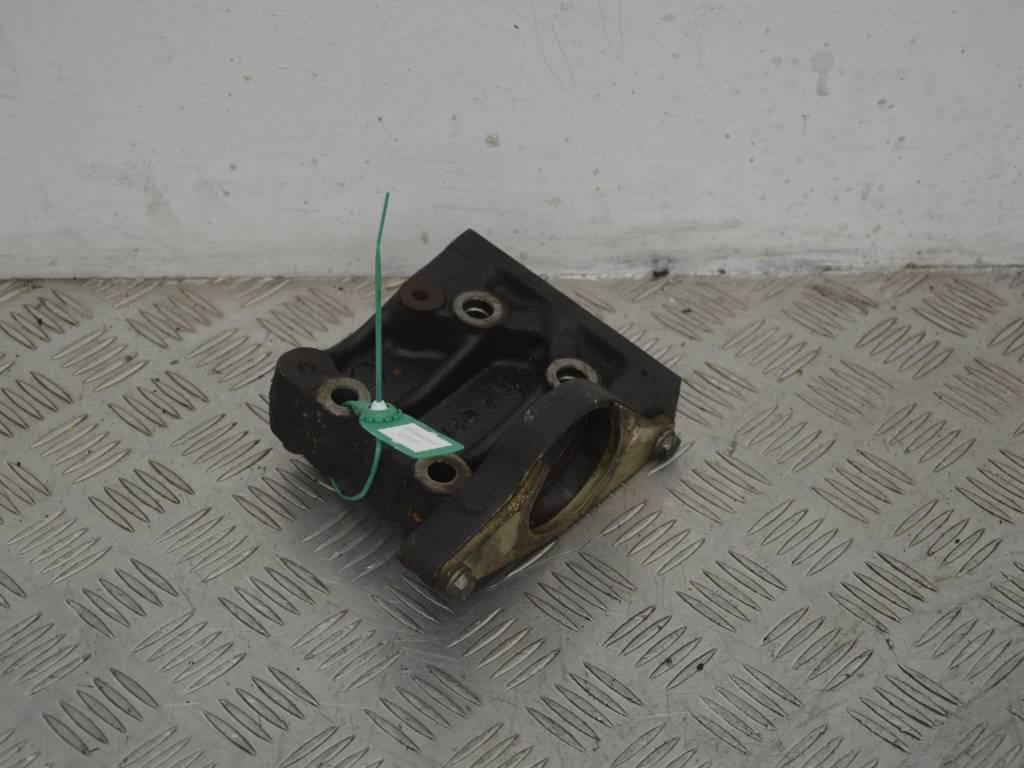 Кронштейн полуоси