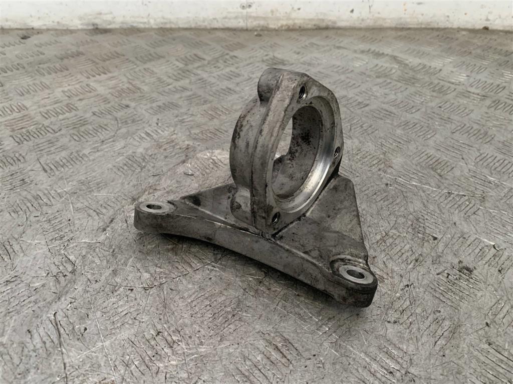 Кронштейн полуоси