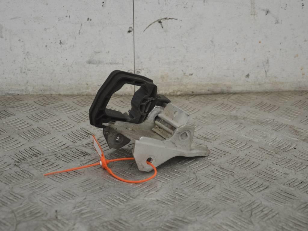 Кронштейн радиатора