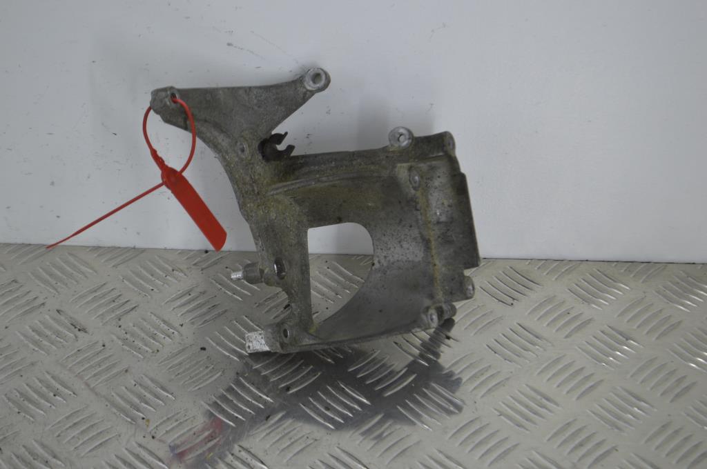 Кронштейн топливного фильтра