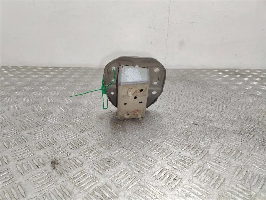 Кронштейн усилителя бампера переднего (домик)