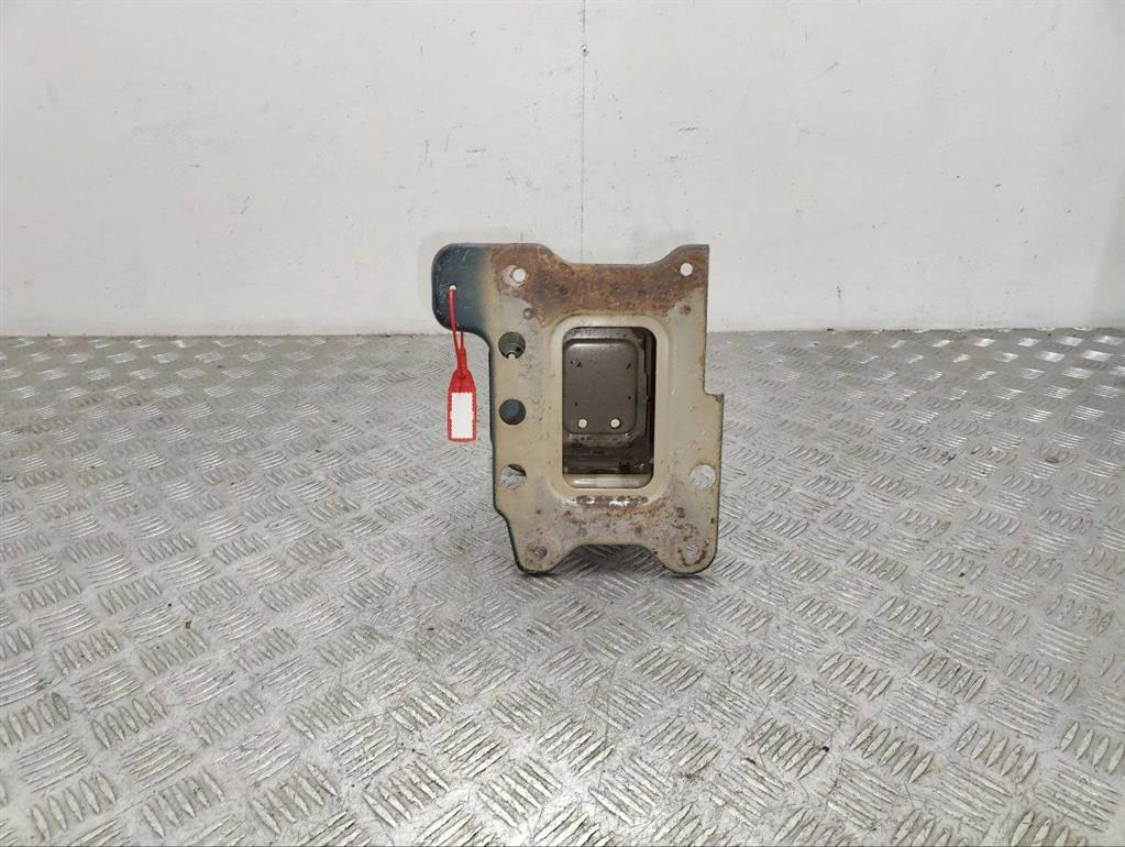 Кронштейн усилителя бампера переднего (домик)