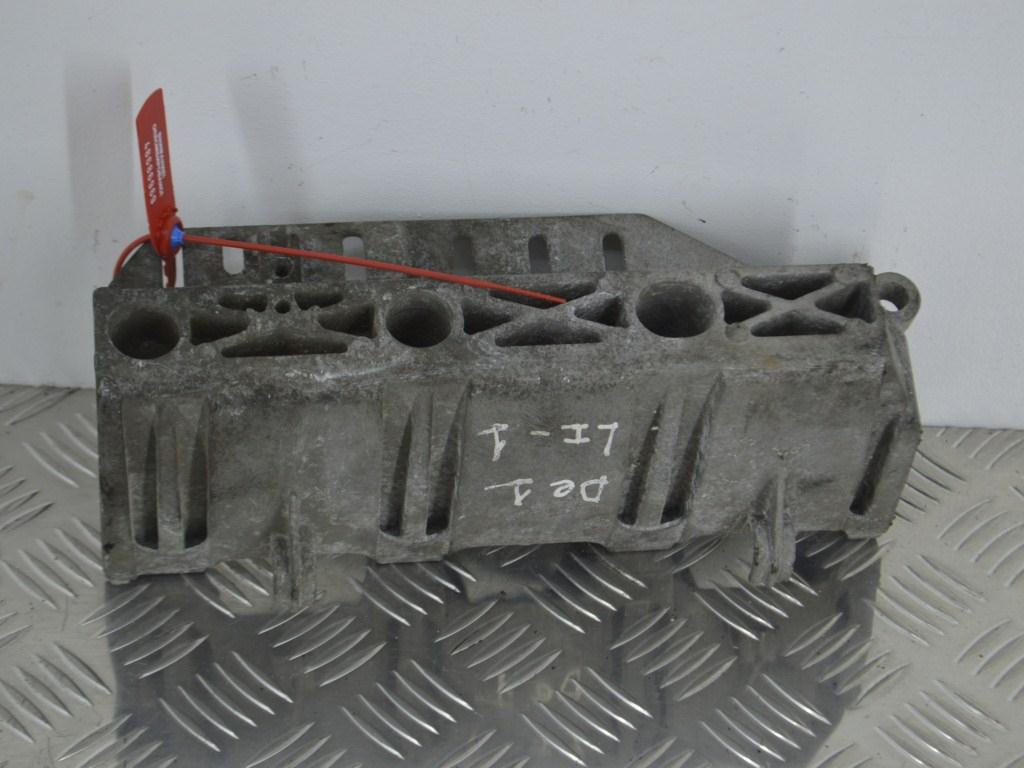 Кронштейн впускного коллектора