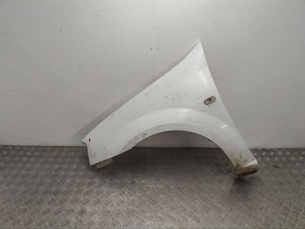 Крыло переднее левое