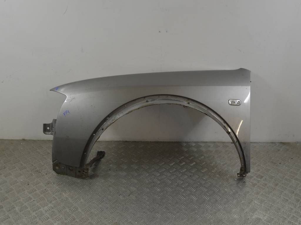 Крыло переднее левое