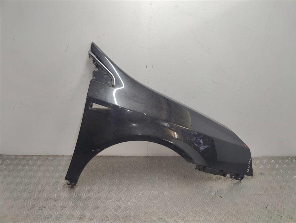 Крыло переднее правое