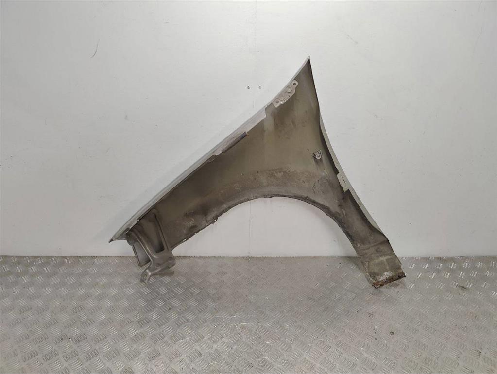 Крыло переднее правое